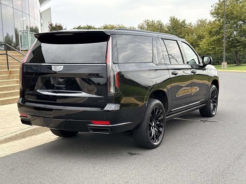 Used 2024 Cadillac Escalade ESV Sport Platinum w/ LPO, ONYX Package AWD/4WD image 2
