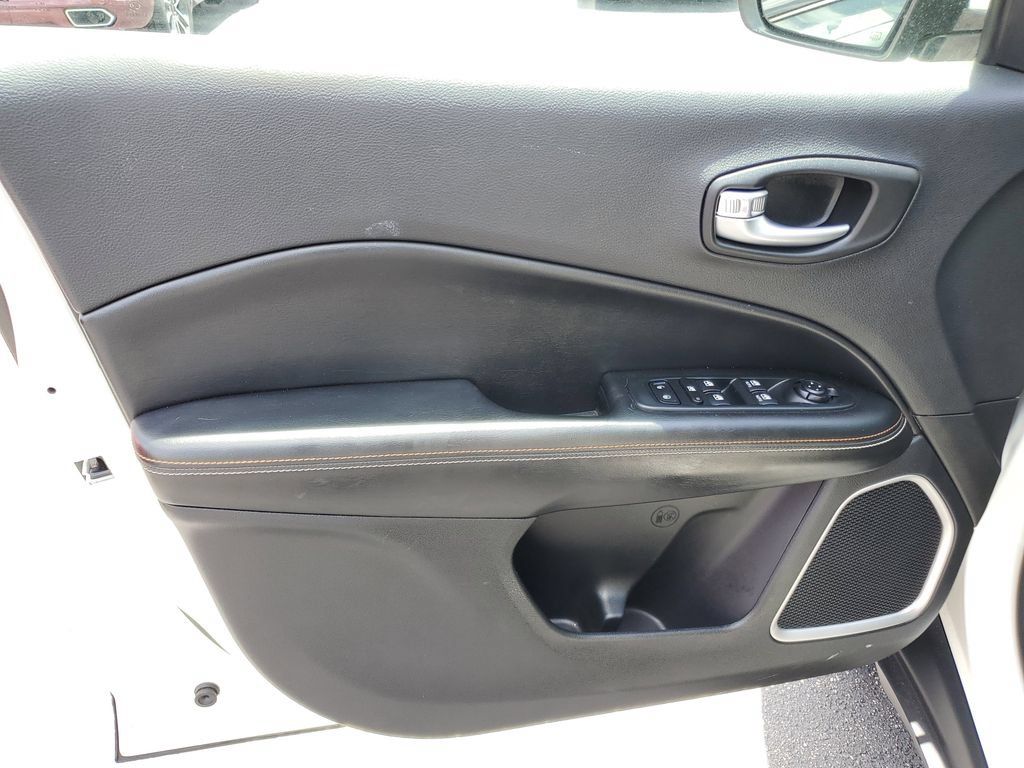 Used 2019 Jeep Compass Latitude AWD/4WD image 14