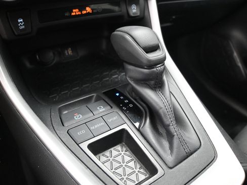 Used 2025 Toyota RAV4 XLE image 31