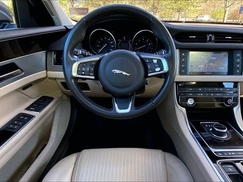 Used 2018 Jaguar XF Prestige AWD/4WD image 6