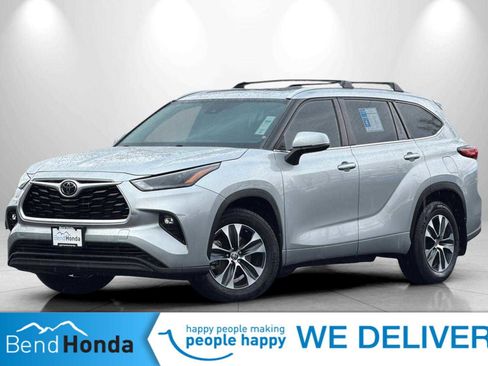 Used 2022 Toyota Highlander XLE image 1
