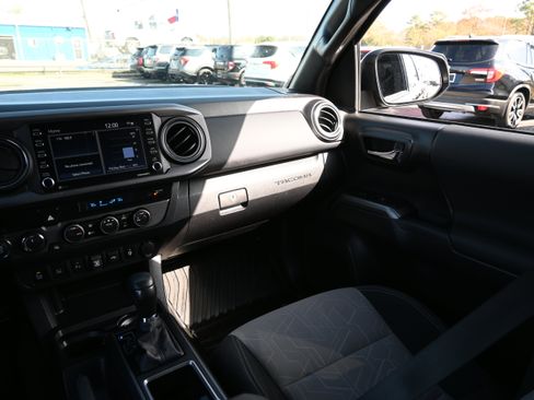 Used 2023 Toyota Tacoma TRD Off-Road image 33