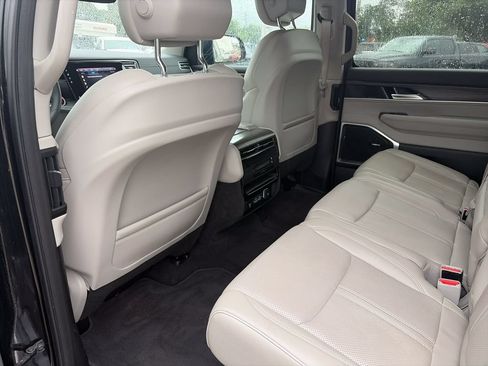 Used 2024 Jeep Wagoneer L Series II RWD image 27