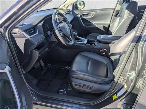Used 2020 Toyota RAV4 Limited image 17