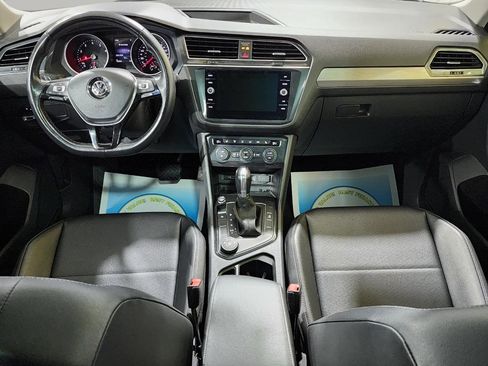 Used 2019 Volkswagen Tiguan SE w/ Panoramic Sunroof Package image 10