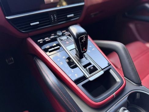 Used 2022 Porsche Cayenne GTS AWD/4WD image 18