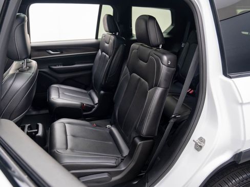 Used 2024 Jeep Grand Cherokee L Limited w/ Black Appearance Package image 17