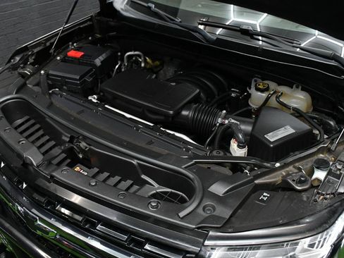 Used 2021 Chevrolet Suburban Z71 w/ Luxury Package image 15