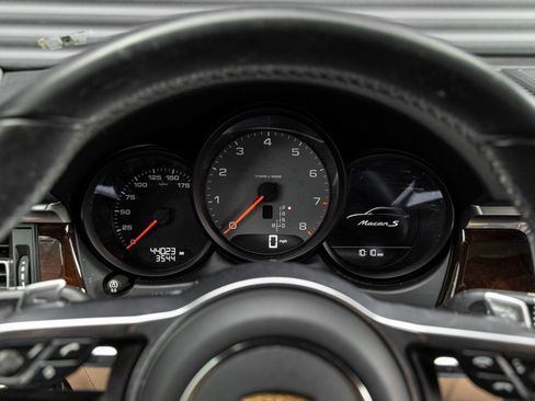 Certified 2021 Porsche Macan S image 17