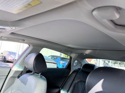 Used 2020 Kia Optima SE image 3