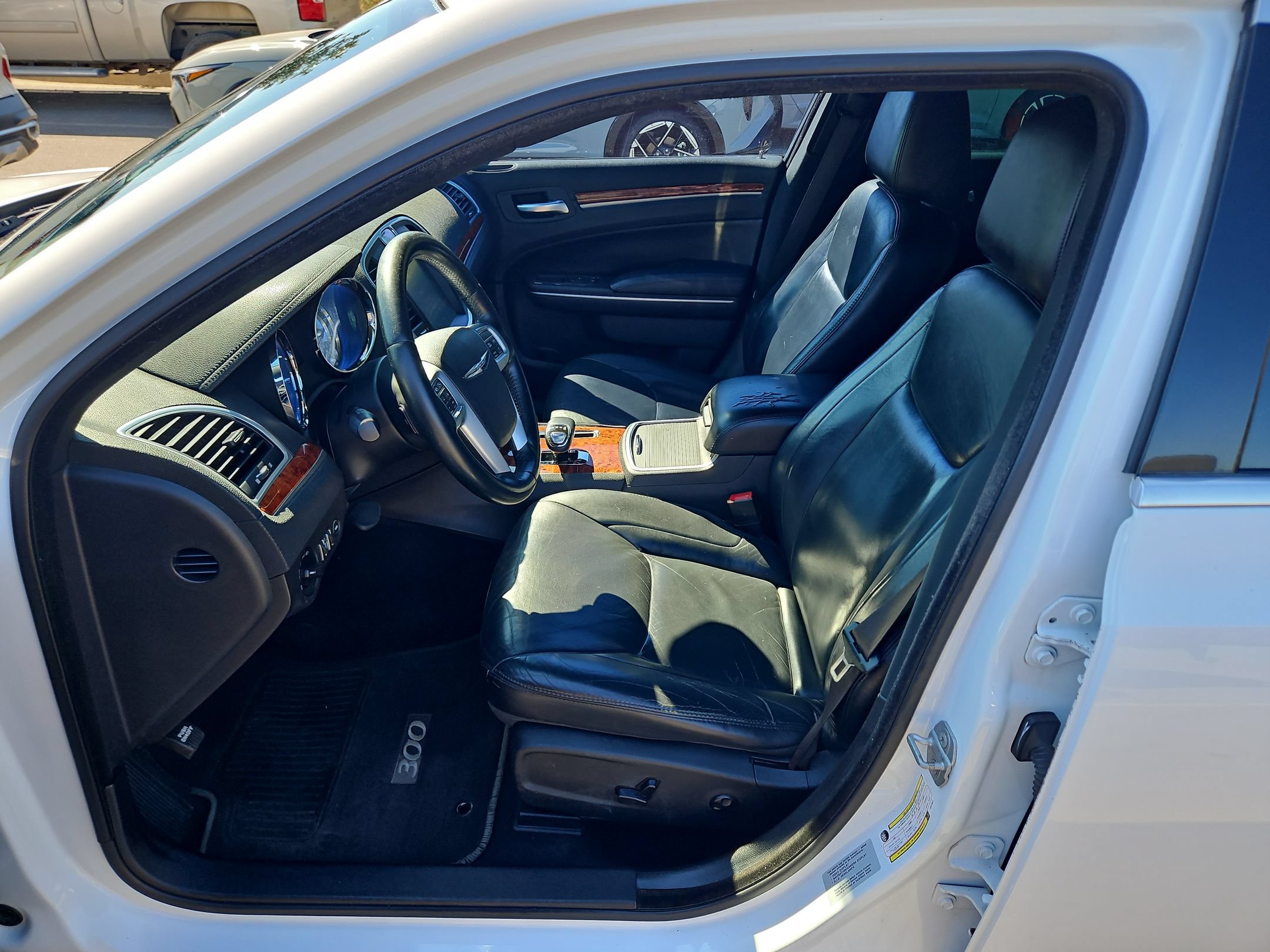 Used 2014 Chrysler 300 RWD image 24