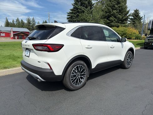 New 2025 Ford Escape SE image 5