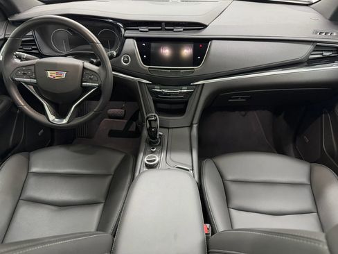 Used 2023 Cadillac XT6 Luxury FWD image 2