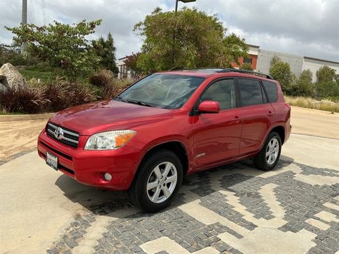 Used 2007 Toyota RAV4 Limited FWD image 2