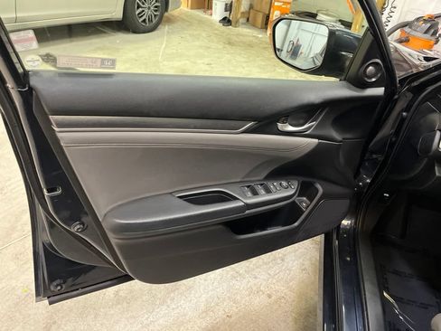 Used 2018 Honda Civic Touring image 11