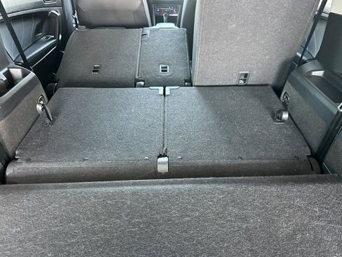 Used 2024 Volkswagen Tiguan SE image 16