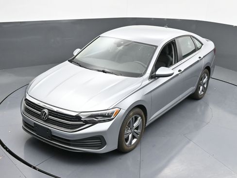 Used 2024 Volkswagen Jetta SE image 31