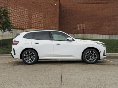 Used 2025 BMW X3 xDrive30i w/ M Sport Package AWD/4WD image 3