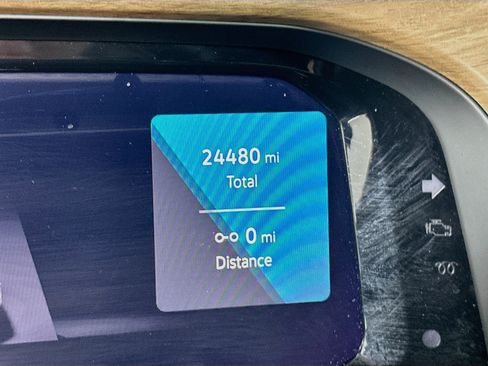 Used 2025 Volkswagen Atlas SE FWD image 19