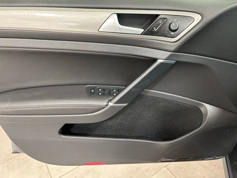 Used 2016 Volkswagen Golf Limited Edition image 18