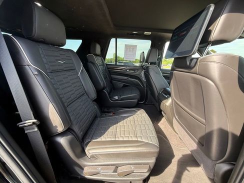 Certified 2024 Cadillac Escalade Premium Luxury Platinum AWD/4WD image 34