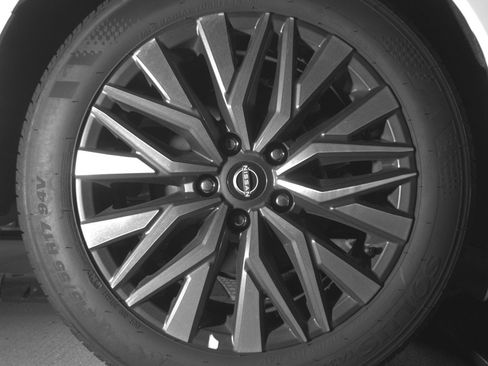 Used 2025 Nissan Altima 2.5 SV FWD image 15