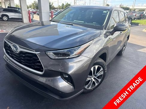 Used 2021 Toyota Highlander XLE FWD image 1