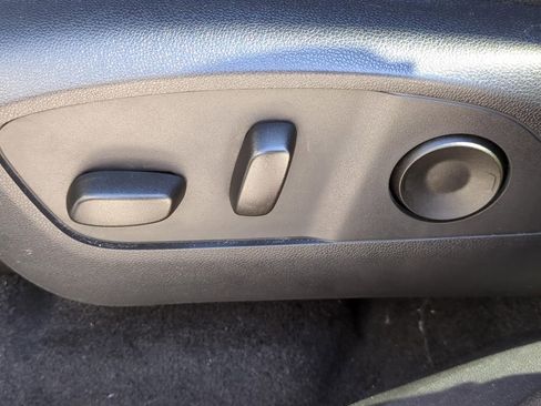 Used 2025 Chevrolet Traverse LT image 21