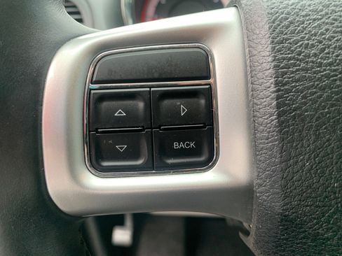 Used 2015 Dodge Grand Caravan SXT w/ Rear Park Assist Package FWD image 11