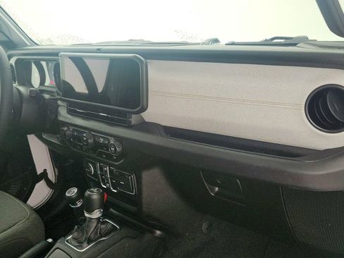 Used 2025 Jeep Wrangler Sport S image 29