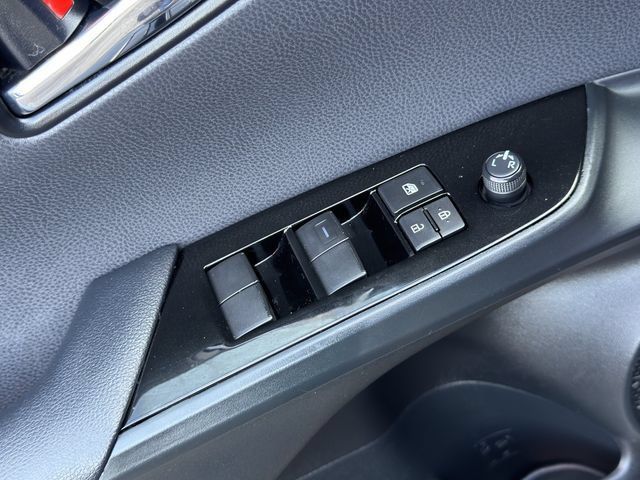 Used 2022 Toyota Prius Prime LE FWD image 22