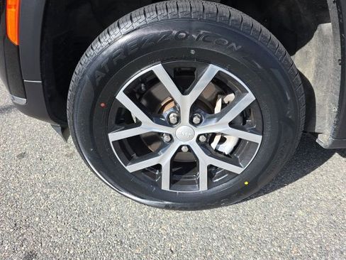 Used 2023 Jeep Grand Cherokee L Limited image 11