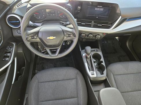 Used 2024 Chevrolet Trax LS w/ LS Convenience Package image 12