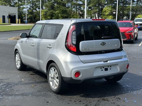 Used 2018 Kia Soul + FWD image 9