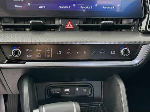 Used 2025 Kia Sportage SX AWD/4WD image 16