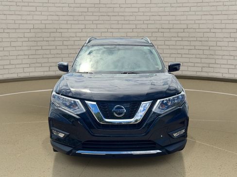 Used 2017 Nissan Rogue SV FWD image 2