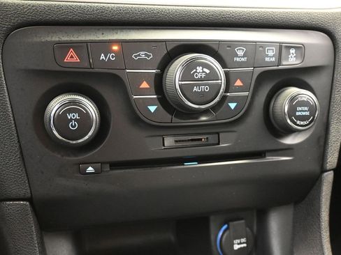 Used 2014 Dodge Charger R/T w/ Blacktop Package image 25