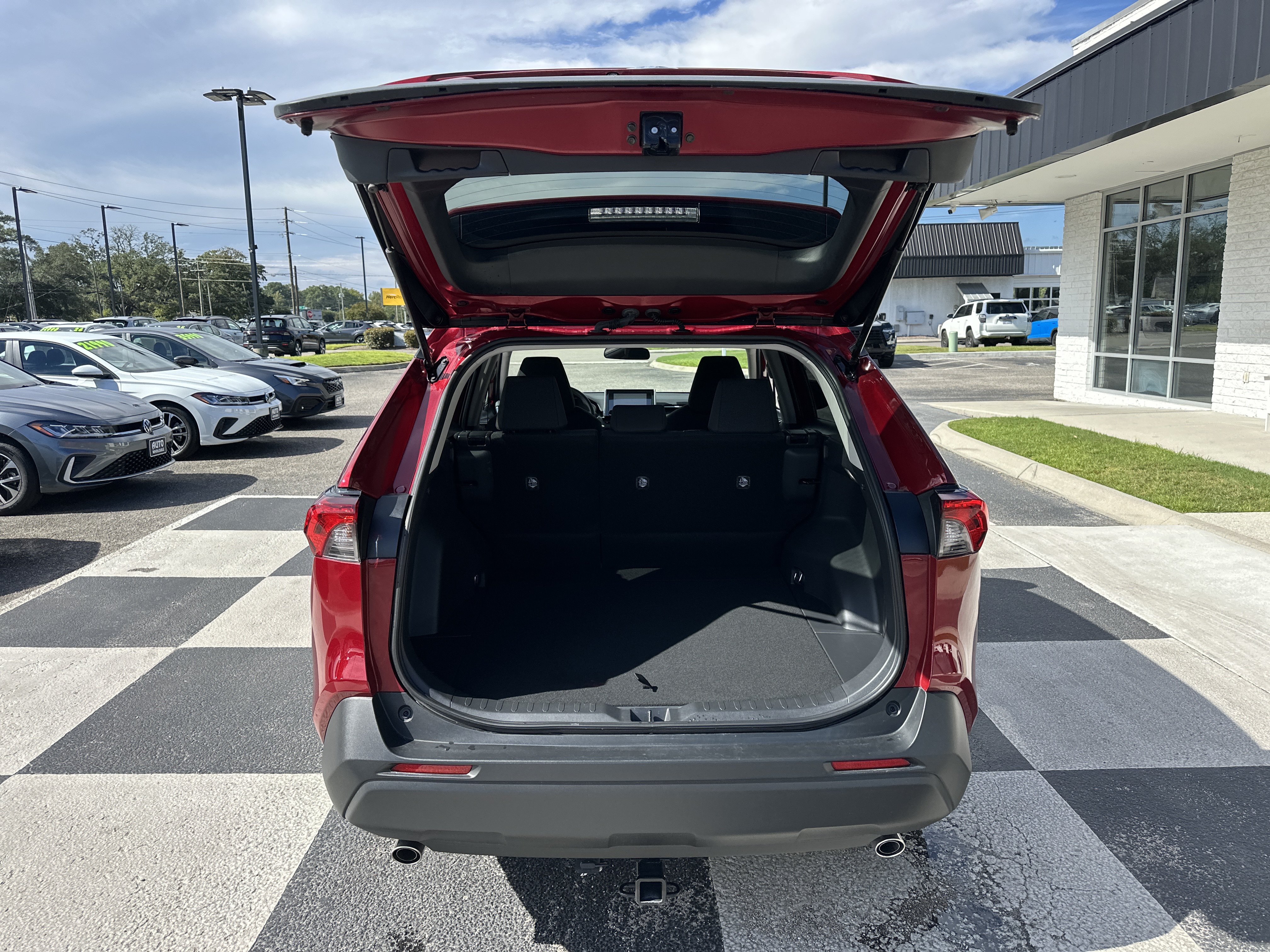 Used 2025 Toyota RAV4 LE FWD image 5