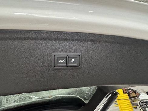 Certified 2022 Audi Q5 2.0T Premium Plus w/ Premium Plus Package AWD/4WD image 37