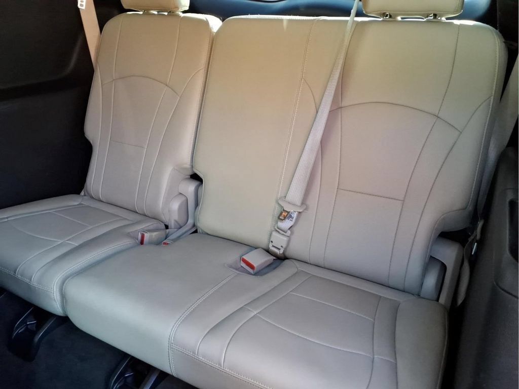 Used 2019 Buick Enclave Essence FWD image 17