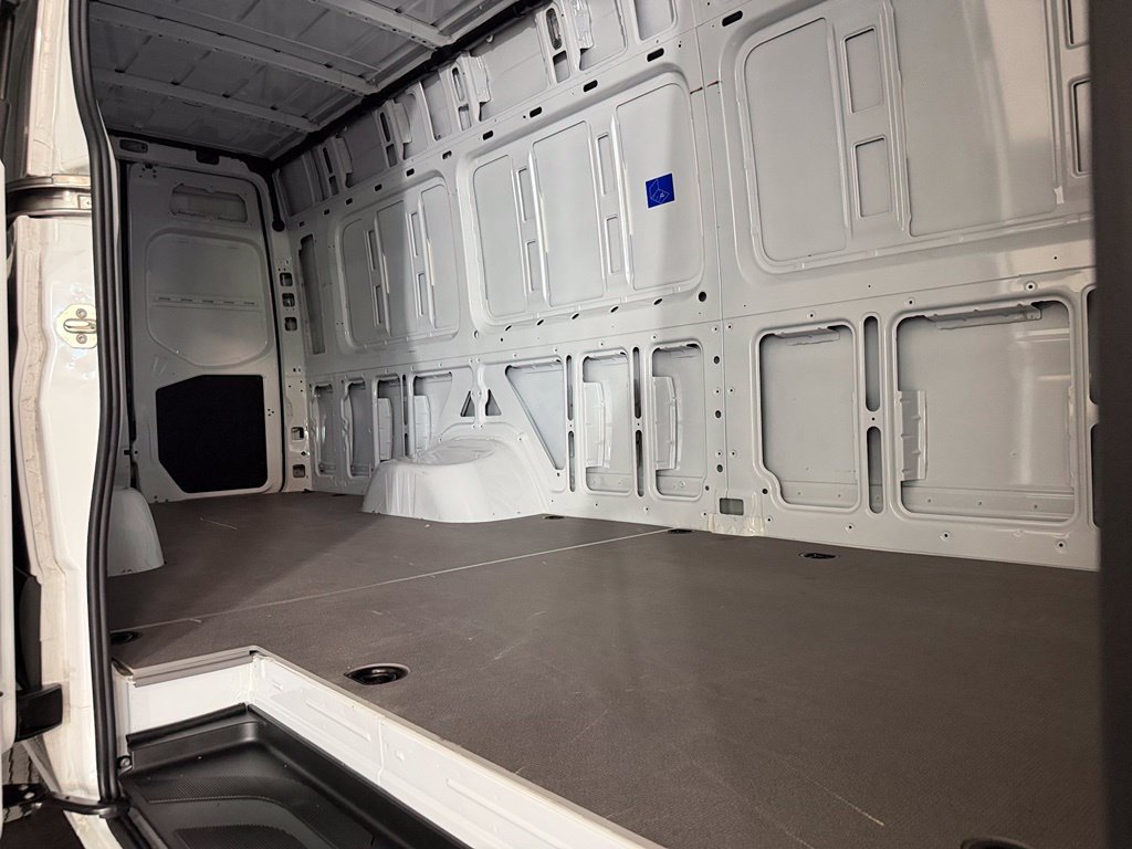Used 2024 Mercedes-Benz Sprinter 3500 image 17