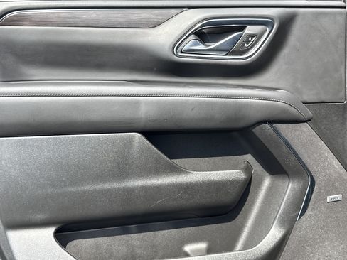 Used 2024 Chevrolet Suburban LT w/ Luxury Package image 13