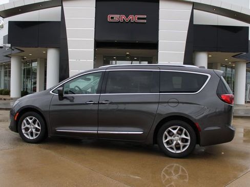 Used 2018 Chrysler Pacifica Touring-L Plus w/ Tire & Wheel Group FWD image 30