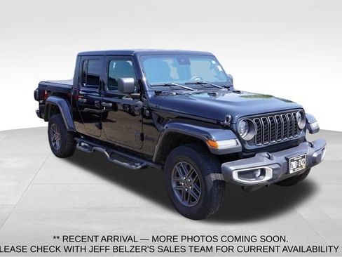 Used 2024 Jeep Gladiator Sport AWD/4WD image 1
