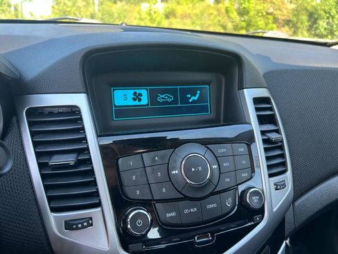 Used 2016 Chevrolet Cruze LT image 24