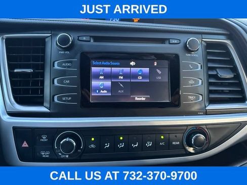 Used 2019 Toyota Highlander LE AWD/4WD image 10