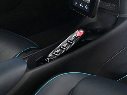 Used 2023 McLaren Artura image 26