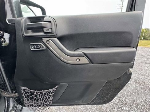 Used 2018 Jeep Wrangler Unlimited Sport S image 13