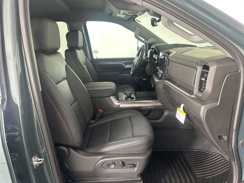 Used 2026 Chevrolet Silverado 2500 LTZ w/ LTZ Convenience Package image 11