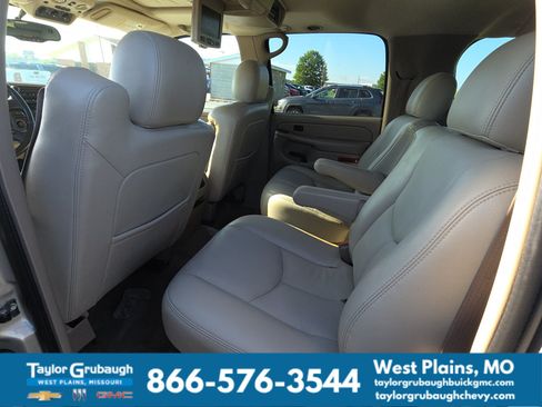 Used 2004 GMC Yukon XL SLT w/ Preferred Equipment Group AWD/4WD image 12